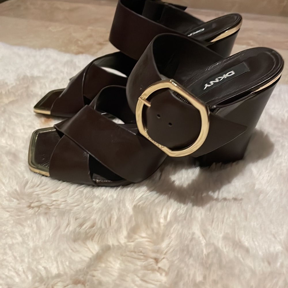 New condition DKNY leather heeled sandal
